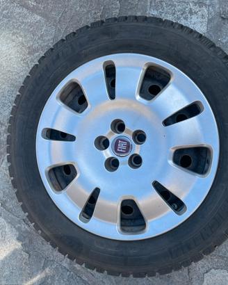 Gomme e cerchioni da carico con attacco Fiat