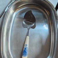 portavivande in acciaio  e taglia formaggio