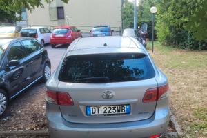 Toyota avensis 2009 turbo diesel 2000