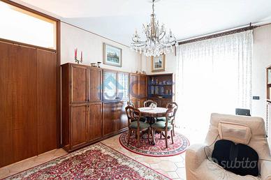 Appartamento di 101 m² con 3 locali e box auto a M