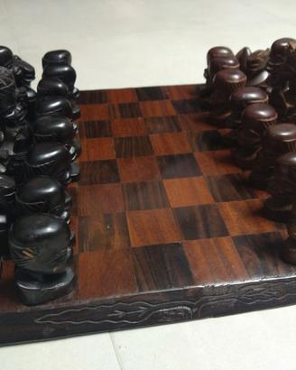 Set scacchi in legno africano