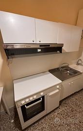 cucina a gas, due pensili e base lavello