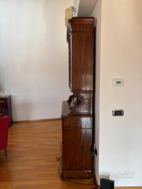 Credenza con vetrina in legno massello color noce