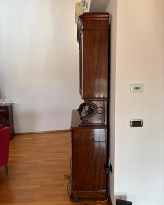 Credenza con vetrina in legno massello color noce