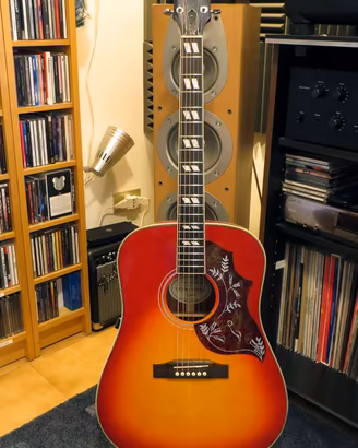Chitarra acustica imitazione Gibson Hummingbird