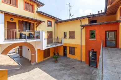 Appartamento di 125 m² con 4 locali e box auto a V