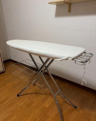 Asse da stiro con telo di copertura
