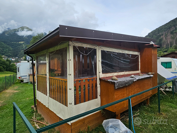 Casetta di legno preingresso e veranda