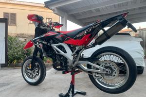 Aprilia sxv 550