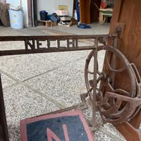 Mobile macchina da cucire Necchi