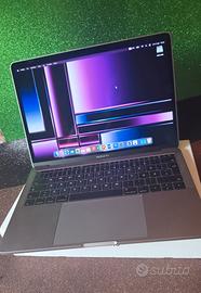MacBook Pro 13” 2017 – Intel i5 – 8GB RAM