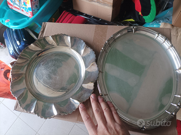 Due vassoi in metallo vintage