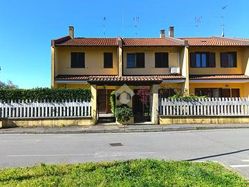 VILLA A SCHIERA A ROBECCO SUL NAVIGLIO