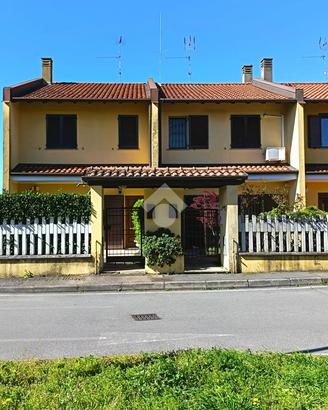 VILLA A SCHIERA A ROBECCO SUL NAVIGLIO