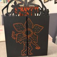 ESPOSITORE STRANGER THINGS KINDER JOY