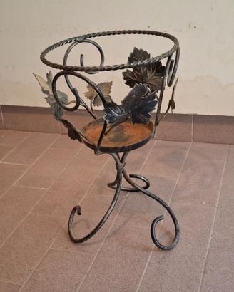 Portavasi in ferro battuto, buon vintage