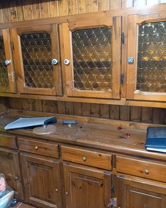 av me credenza