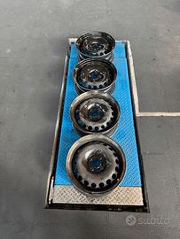 4 cerchi ferro 15” 4 fori per gomme auto