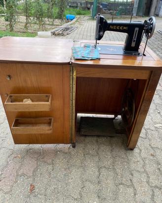Macchina per cucire Necchi