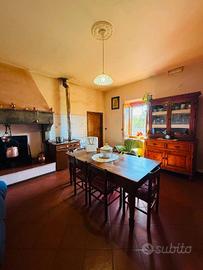 Villa di 280 m² con più di 5 locali e box auto dop