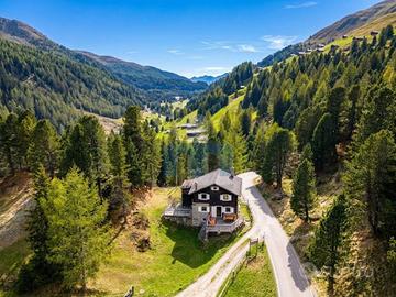 Rustico / Casale di 170 m² con più di 5 locali a V