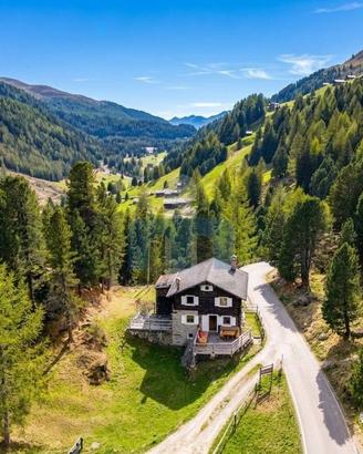 Rustico / Casale di 170 m² con più di 5 locali a V