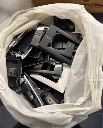 Prese, placche, interruttori