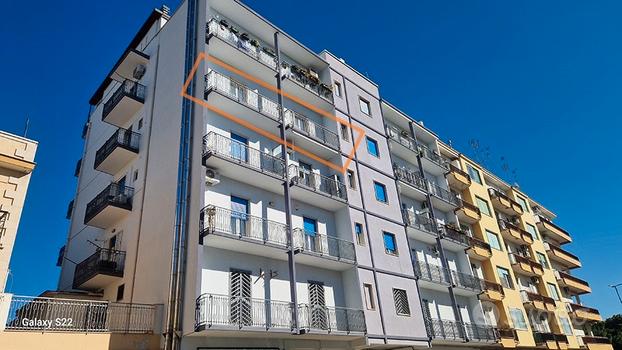 Appartamento 3 vani + acc.ri - viale roma -