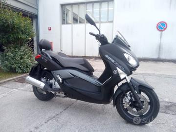 Yamaha X-Max 250