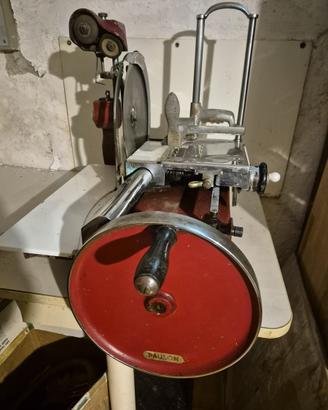 Affettatrice vintage a volano