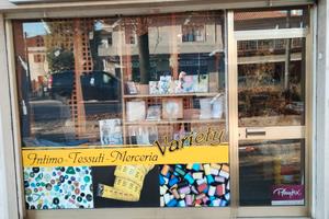 Negozio di merceria intimo tessuti a prezzo bomba