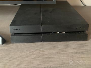 Ps 4 + 2 joystic + 3 giochi