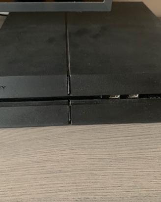 Ps 4 + 2 joystic + 3 giochi