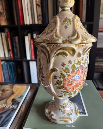 Vaso in maiolica / Grazia Deruta