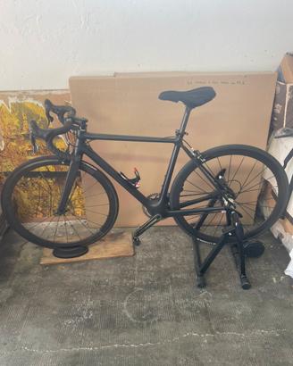 Bici  strada corsa carbonio leggera