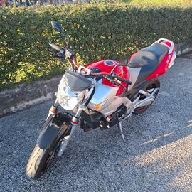 Suzuki gsr 600 