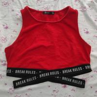 wrap crop top rosso e nero