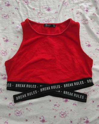 wrap crop top rosso e nero