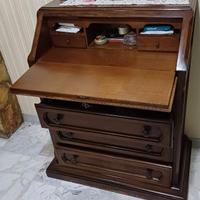 Scrittoio in stile classico con specchiera ovale