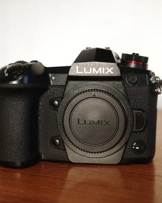 Panasonic Lumix G9 + battery grip BGG9
