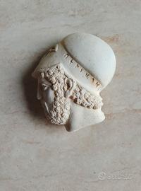 calamita di testa di antico greco 
