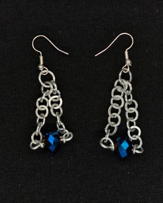 Orecchini in alluminio argentato e pietra blu