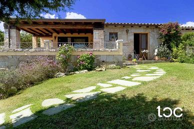 Porzione di villa bifamiliare indipendente su due