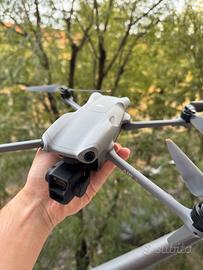 Drone DJI AIR 3  FLY MORE COMBO - RC2 con schermo