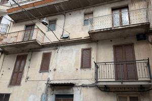 Casa situata a mesoraca. Appartamento 2 piano