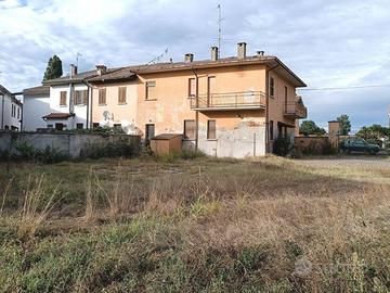 Rustico / Casale di 250 m² con più di 5 locali a M