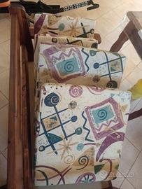 divano in legno 2 posti con cuscini