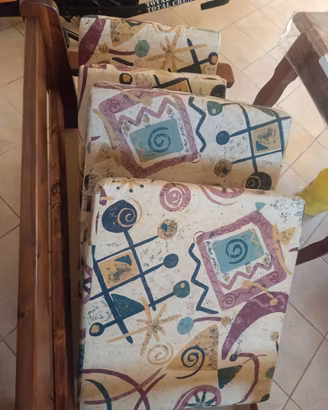 divano in legno 2 posti con cuscini