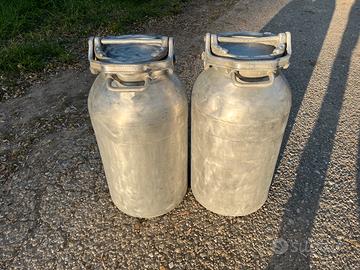 bidone del latte in alluminio datato,