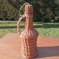 bottiglia vintage in vetro  rivestita di vimini